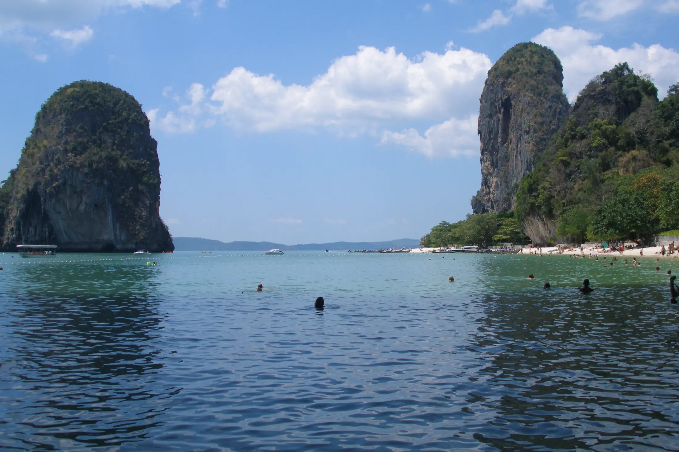 หาดไร่เลย์ จังหวัดกระบี่